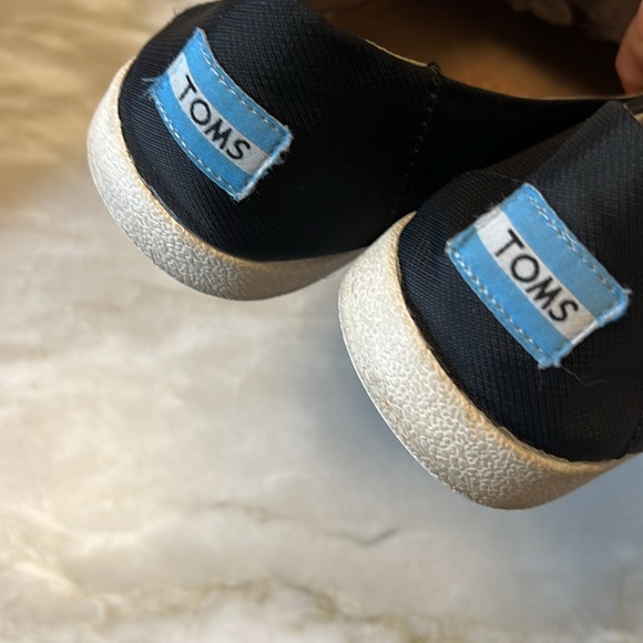 Tom’s Flat Black Shoes - Picture 12 of 14